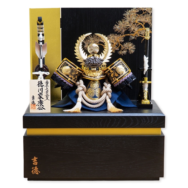 兜収納飾り「黒木目金彩松徳川家康」 54772W 五月人形 【メーカー直送】