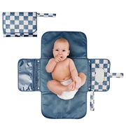 マットにもなるおむつポーチ ブルーチェッカー