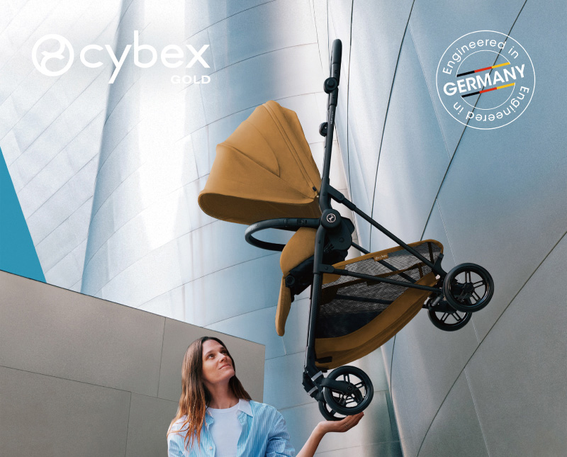 cybex GOLDのベビーカー、MELIO-CARBON（メリオ カーボン）Engineered in GERMANY。女性が片手でベビーカーを支えられるぐらいの軽さ。