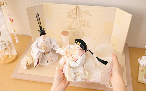 飾り付けできるケース飾りの雛人形